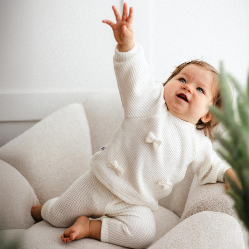 Светрик для дівчинки Eevi Fluffy Tails – Екрю, з бантиками та манжетами