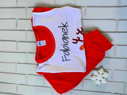 Piżamka świąteczna dla dzieci z reniferem i imieniem FABIANEK Moocha czerwony