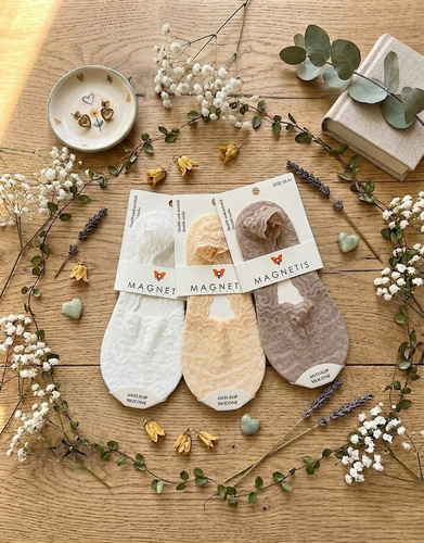 Балерини Коронка Magnetis – Еластичний матеріал, Силіконовий ремінь, Гладка підошва bianco