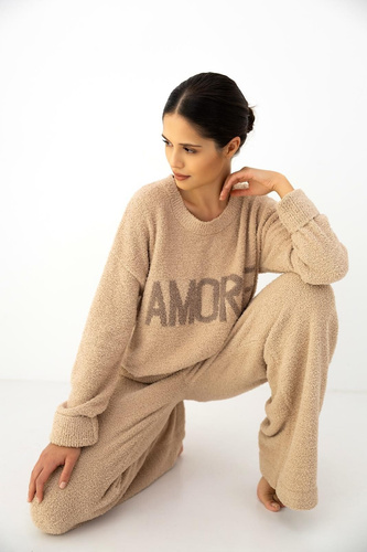 Жіночий комплект Zerina бежевий Sensis – м'який матеріал boucle, напис AMORE, зручні штани