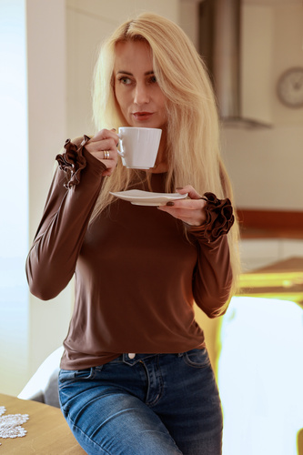 Блузка Nessy Mirale з мікрофібри – жіноча блузка з декоративною трояндою