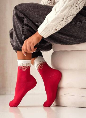 Жіночі новорічні шкарпетки 0071-007 Śnieżynka Unique Milena -червоний