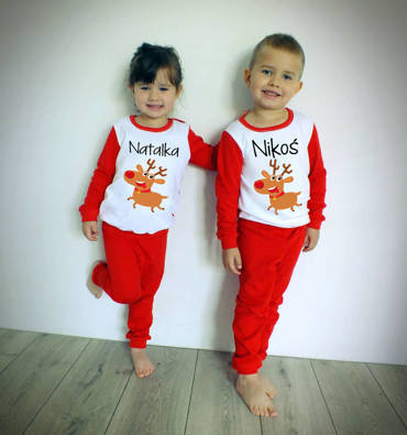 Piżamka świąteczna dla dzieci z reniferem i imieniem Moocha czerwony