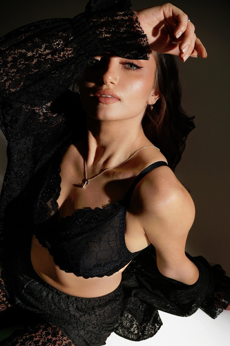 М’який мереживний бюстгальтер Ava 2253  чорний– комфорт, підтримка, без кісточок, посилені бокові вставки