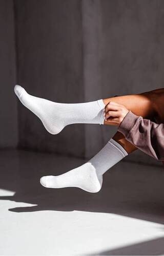 Жіночі високі шкарпетки  в рубчик 1313 Prążek Milena, - білий