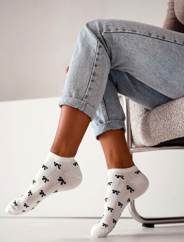 Шкарпетки з маленькими бантиками Milena – Бавовняні, Еластичні, Ідеально Підходять для Щоденного Використання ecru